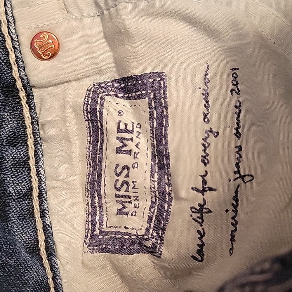 Distressed Miss Me jeans - Picture 9 of 9